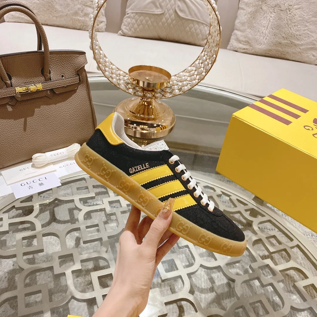 👟👟Ex-factory price 520👟👟Gucci&adidas joint limited edition couple's sneakers. A super nice joint casual sneaker with rich and bold colors! It showed everyone a completely different charm from the past! Combining retro style and youthful sports style to create a new aesthetic! Vitality yet stylish at the same time! ! Upper - made of cowhide, cowhide, cloth. Lining - sheepskin lining for foot pads. Sole - original open-molded beef tendon non-slip and wear-resistant outsole. Size: 35-47 (couple style)
